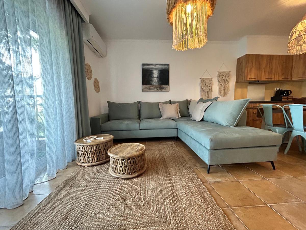 Calliopes By The Sea Boutique Suites Paralia Dionysiou Buitenkant foto