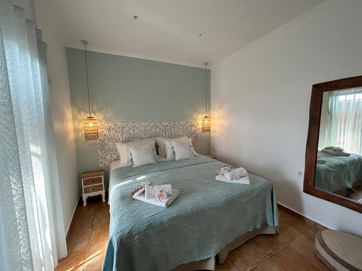Calliopes By The Sea Boutique Suites Paralia Dionysiou Buitenkant foto