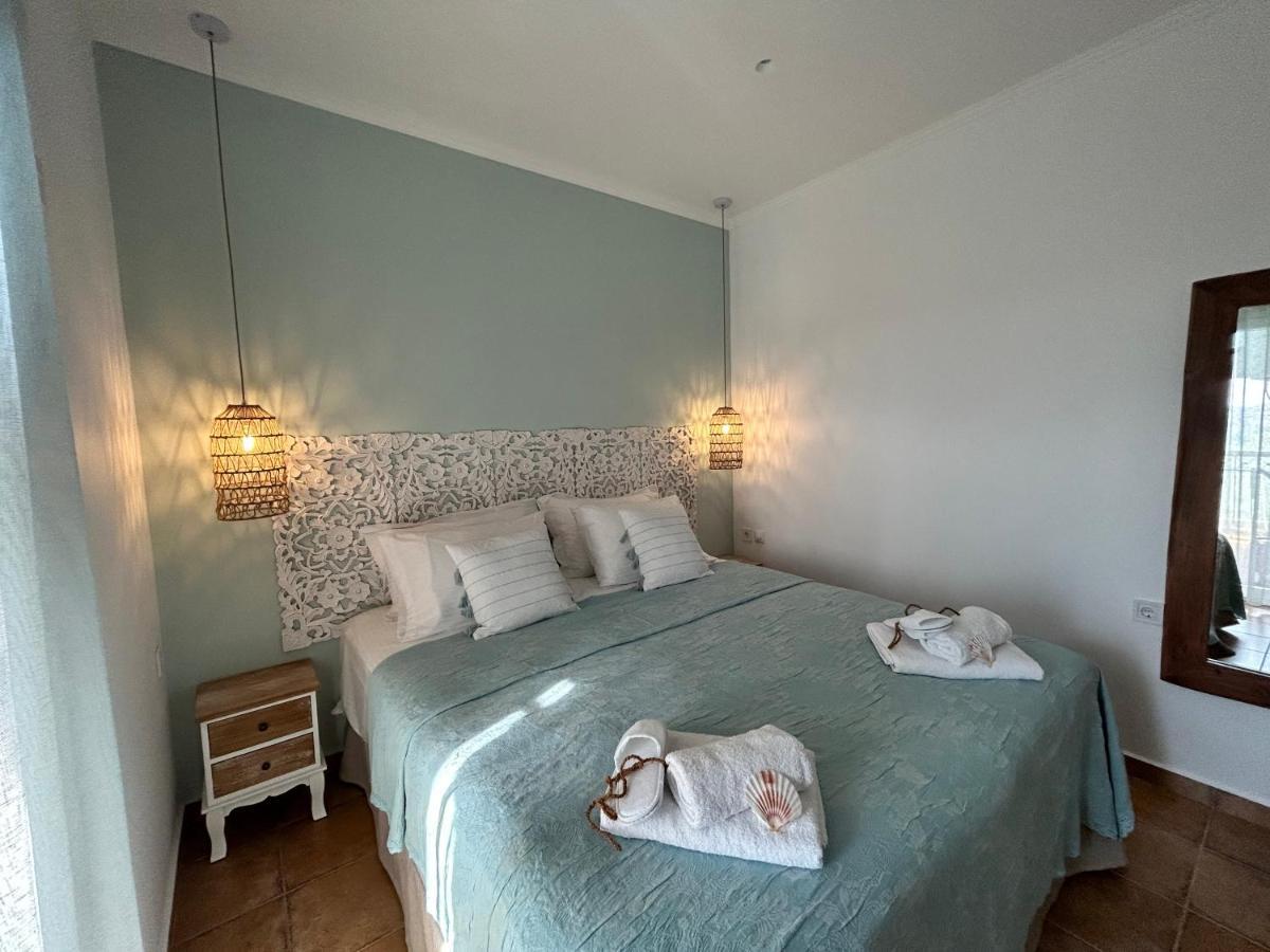 Calliopes By The Sea Boutique Suites Paralia Dionysiou Buitenkant foto