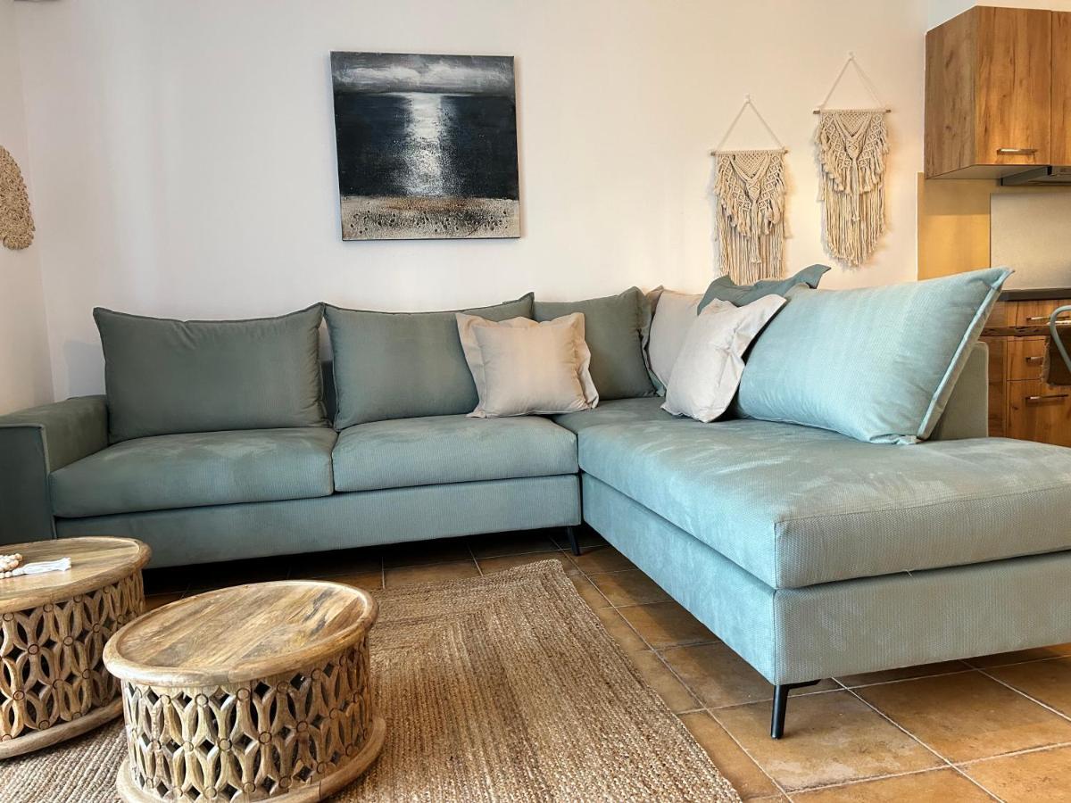 Calliopes By The Sea Boutique Suites Paralia Dionysiou Buitenkant foto