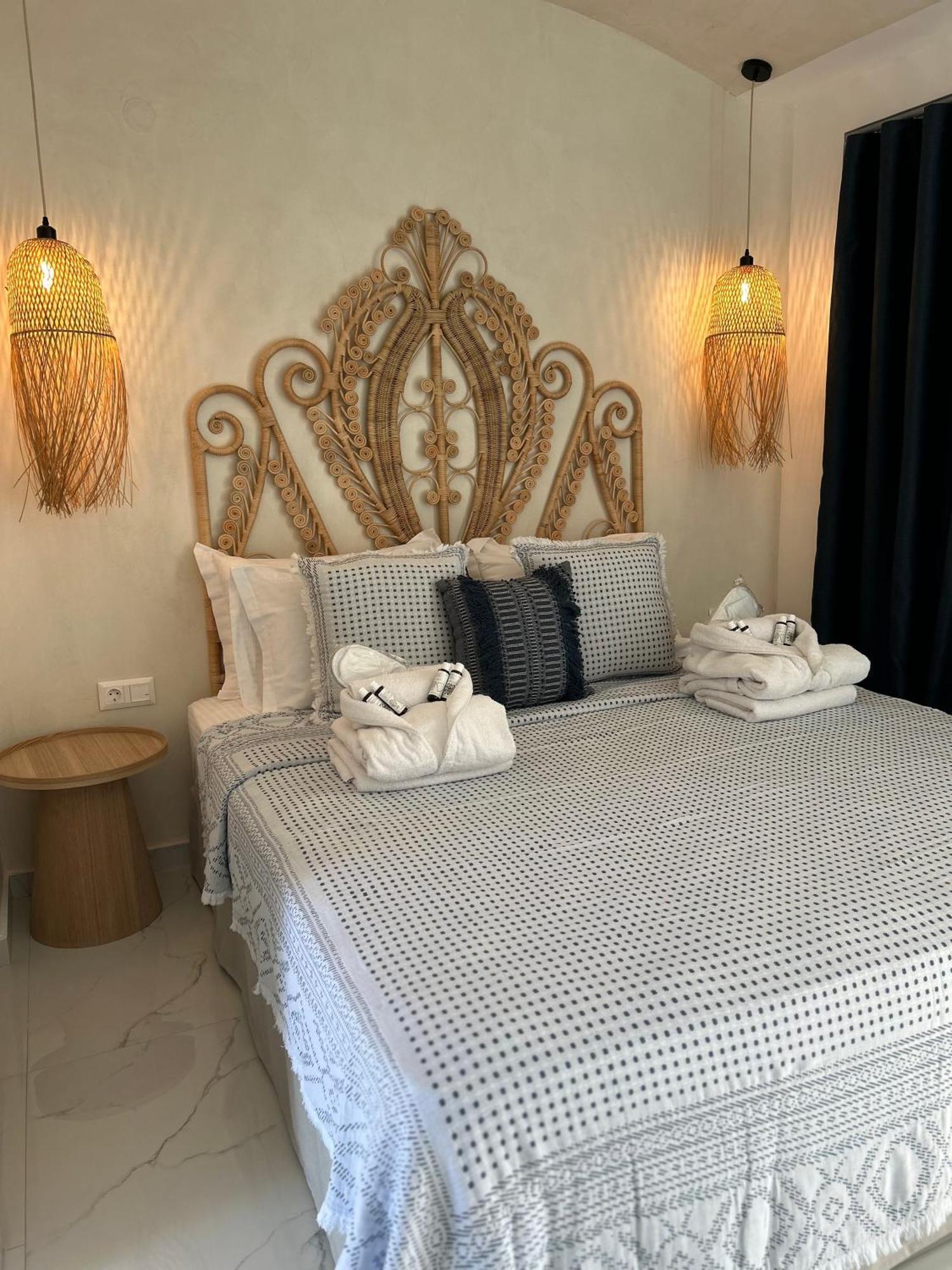 Calliopes By The Sea Boutique Suites Paralia Dionysiou Buitenkant foto